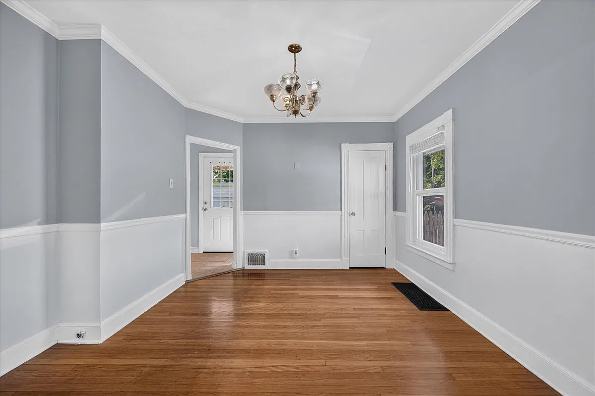 3 bed, 2.5 bath, 1402 sqft, $3,400 — Photo 1