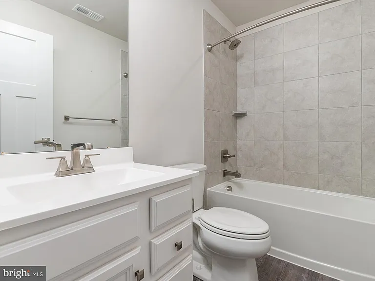 559 Levanna Lane Gln — Photo 7