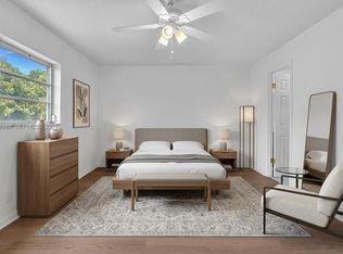 218 NE 12th Ave APT 302, Hallandale Beach, FL 33009