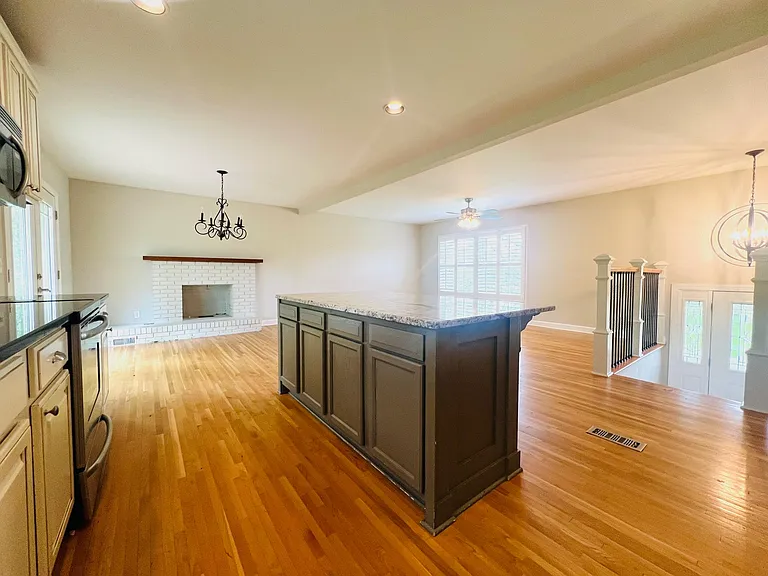 5009 Jackson Ln — Photo 9