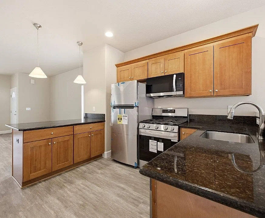 3 bed, 2.5 bath, 1400 sqft, $2,600 — Photo 2