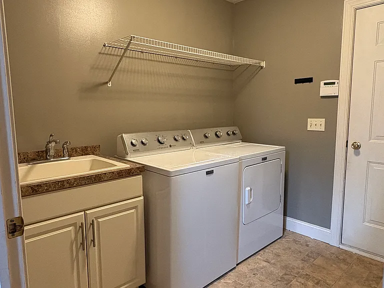 105 Fox Pointe Dr — Photo 8