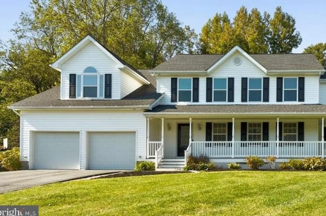4 bed, 2.5 bath, 2500 sqft, $3,000 — Photo 1