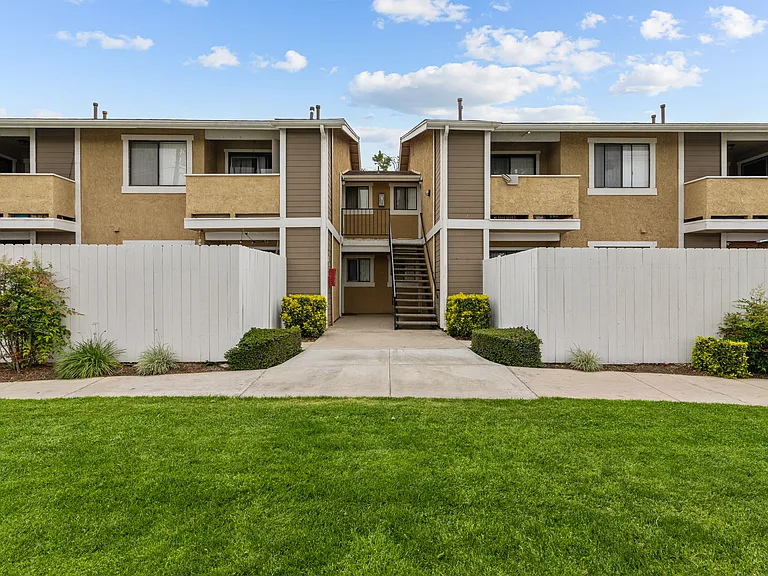 Cerro Vista Apartments — Photo 9