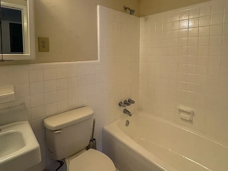 1110 W Rowan St #1 — Photo 8