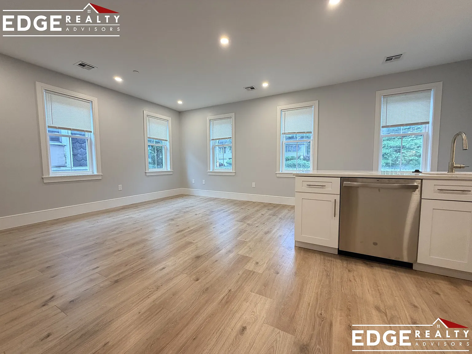 4 bed, 3.0 bath, $5,500 — Photo 2