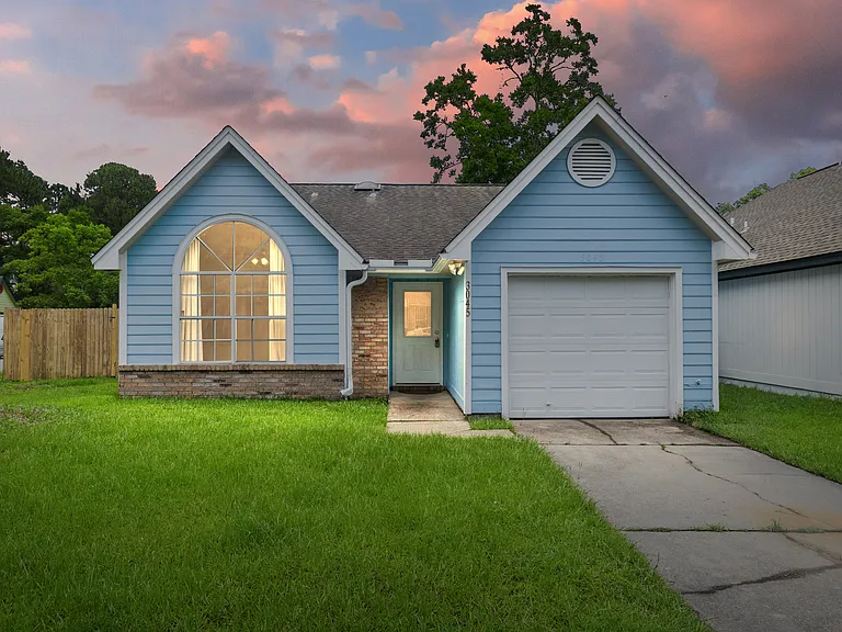 3045 Yorktown Cir — Photo 2