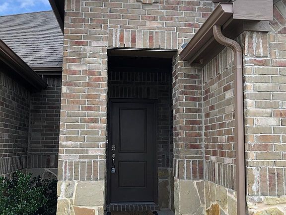 3rd image of 616 Rawhide Way