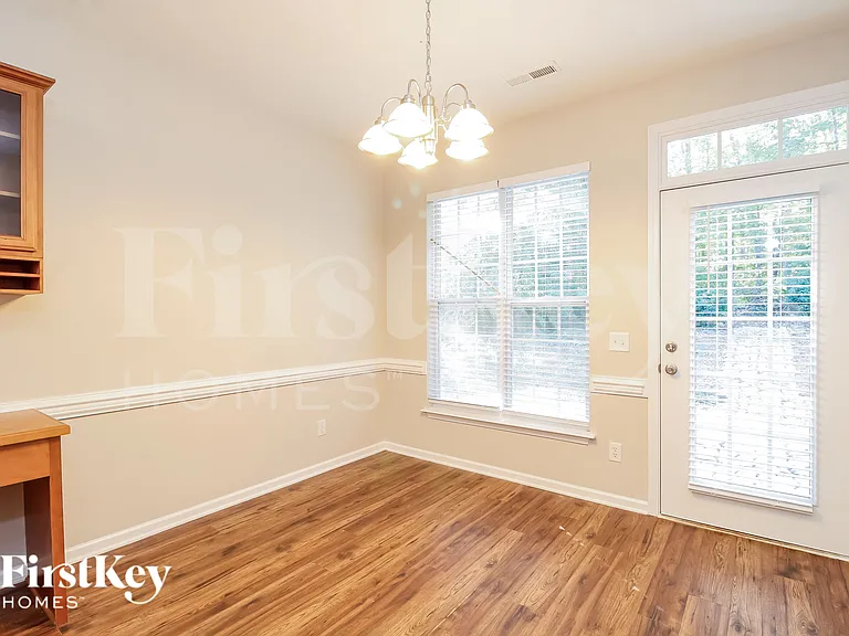 708 Hawthorn Ridge Dr — Photo 5