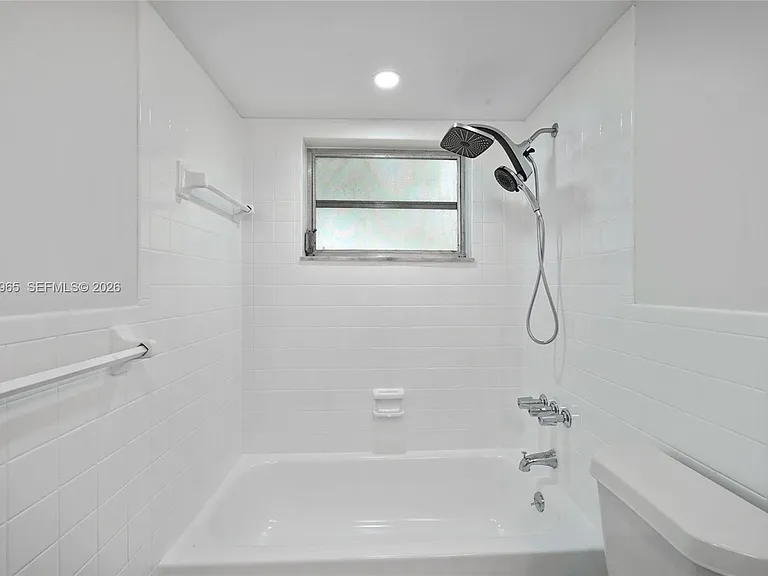 6211 SW 37th St #212 — Photo 16