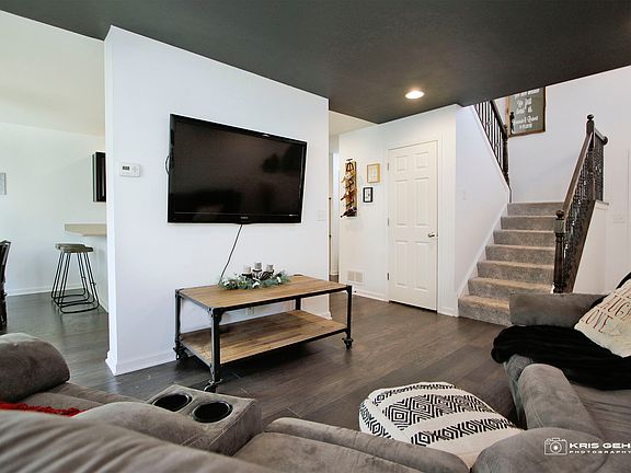 3rd image of 7095 Hidden Green Cir