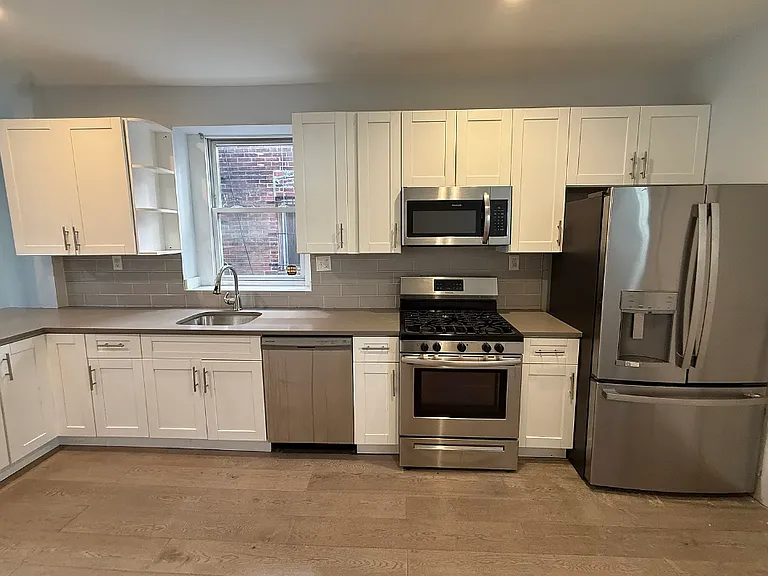 5515 Catharine St — Photo 9