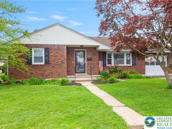 1822 Elmwood Dr, Whitehall, PA 18052