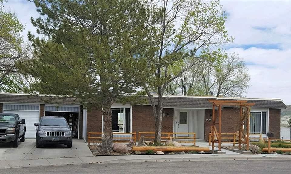 1st image of 230 Cedar Cir