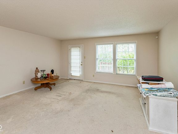 2nd image of 560 Runnymede Ct