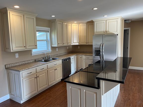 3rd image of 297 Glenview Dr