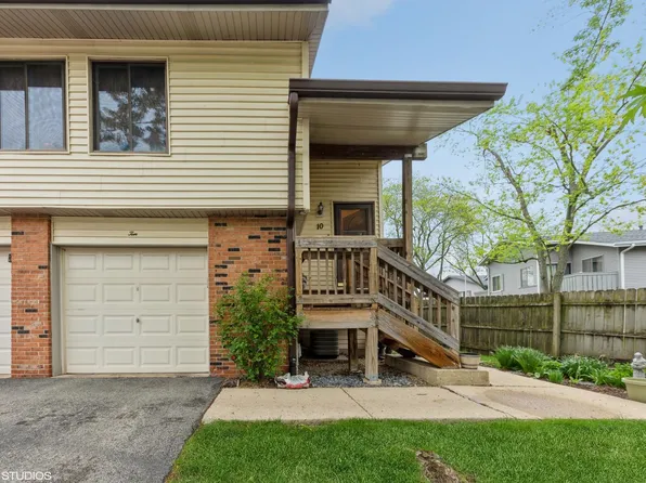 10 Wildwood Ln #H, Bolingbrook, IL 60440