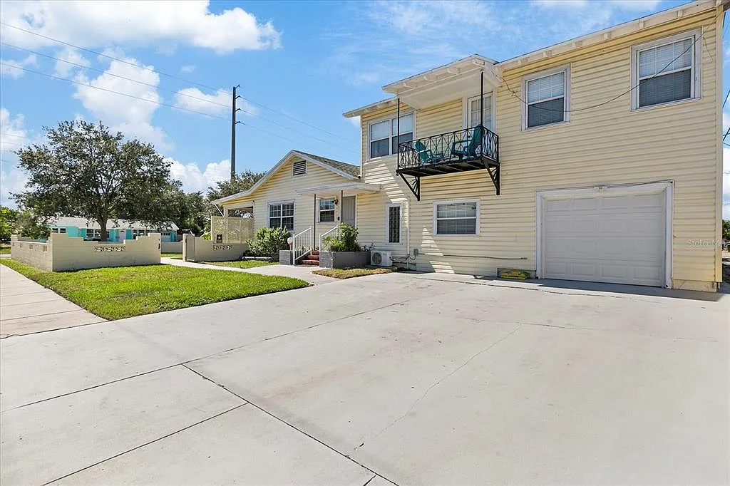2 bed, 1.0 bath, 900 sqft, $1,975 — Photo 2