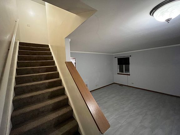 4th image of 695 Ridge Rd