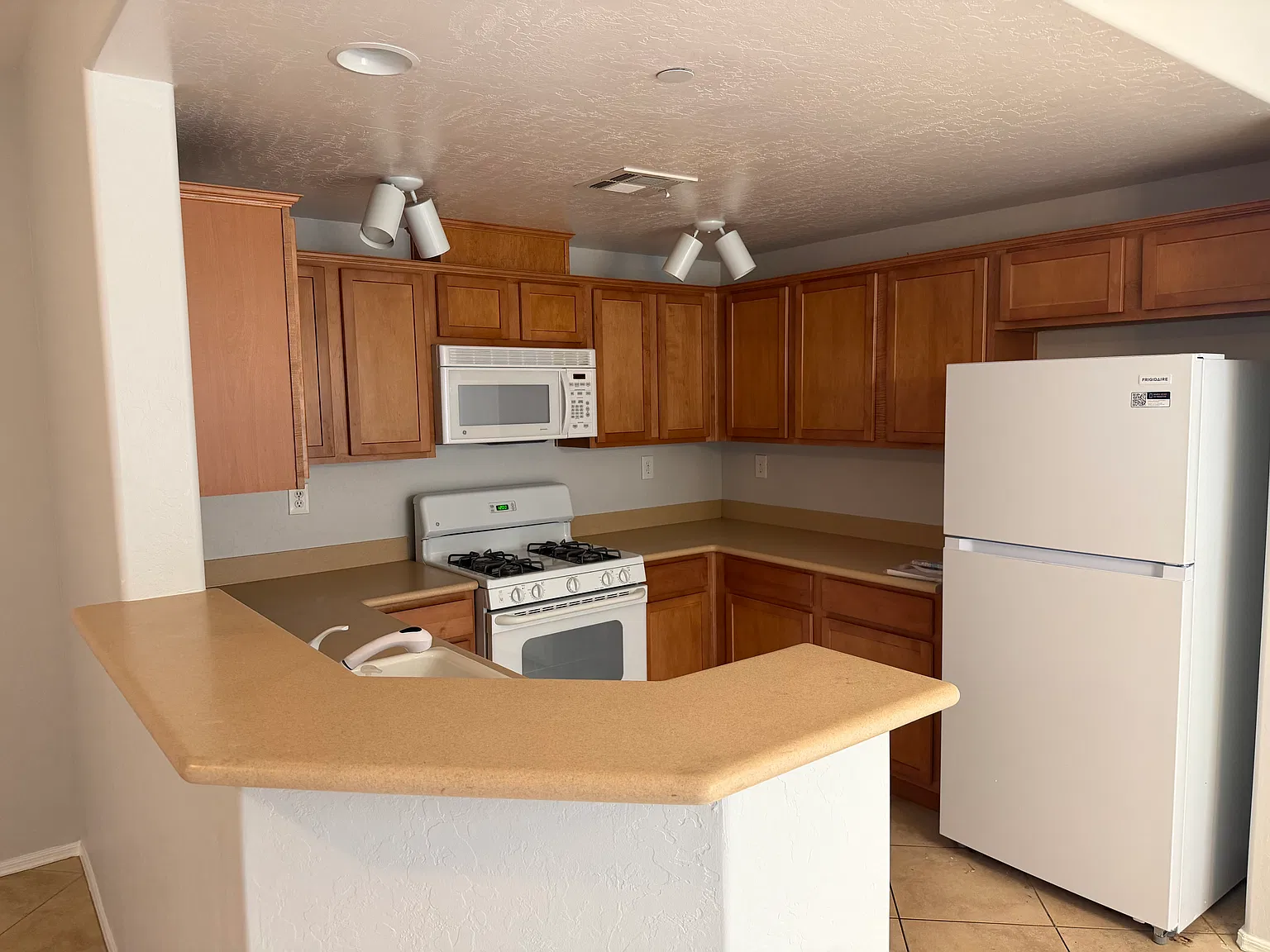 1 bed, 862 sqft, $1,500 — Photo 2