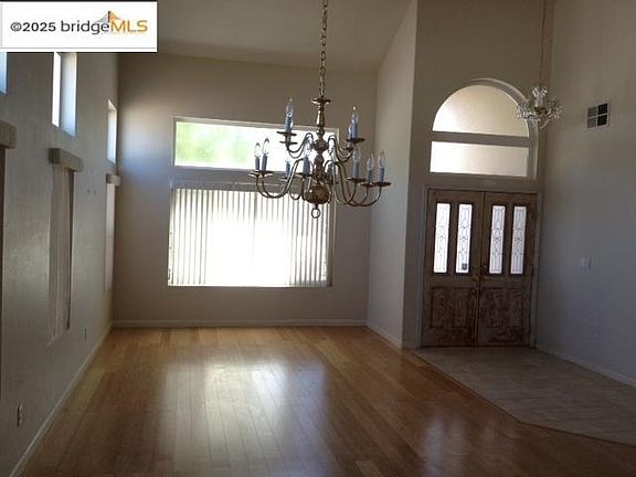 2nd image of 505 Eagleridge Ct