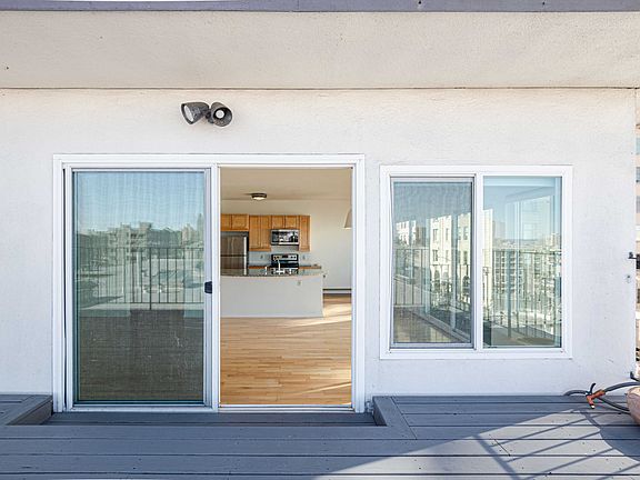 4th image of 2080 Gough St APT 416