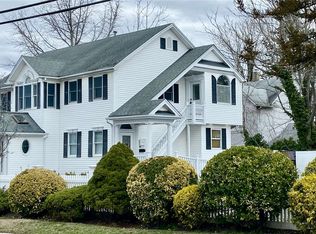 194 Middle Rd, Sayville, NY 11782