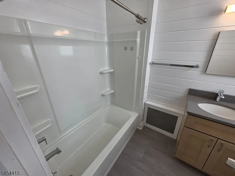 1 bed, 1.0 bath, $2,100 — Photo 2