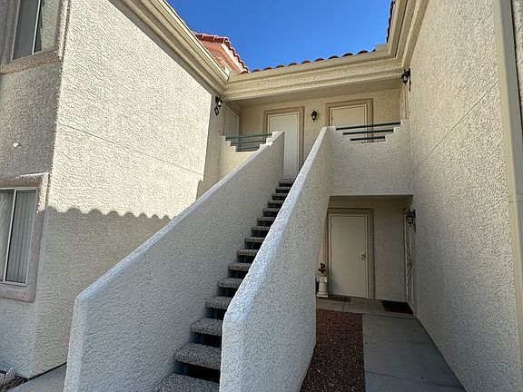 2nd image of 701 Wheat Ridge Ln Unit 202