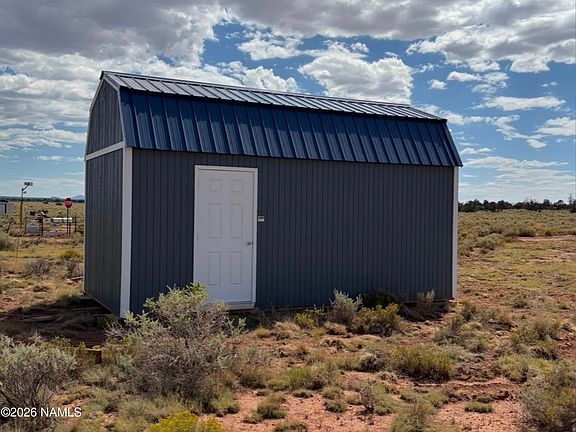 4th image of 1067 E Hurd Rd