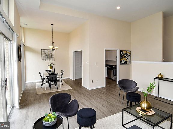 4th image of 5572 Burnside Dr #5-5572