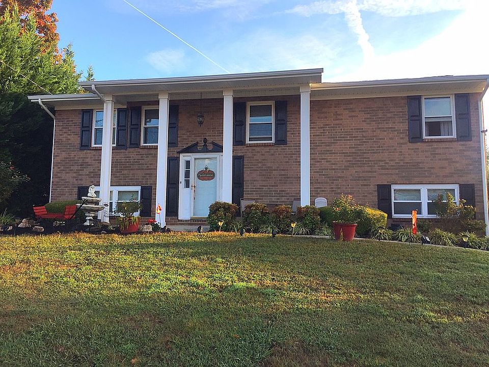 1st image of 2324 Pinewood Dr