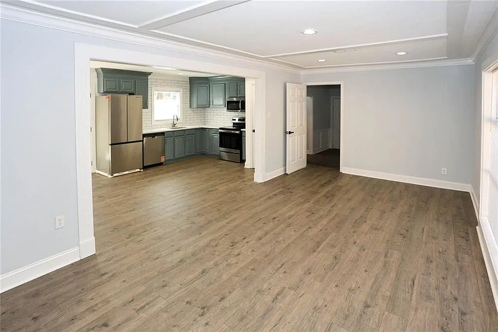 3 bed, 2.0 bath, 1159 sqft, $1,795 — Photo 3