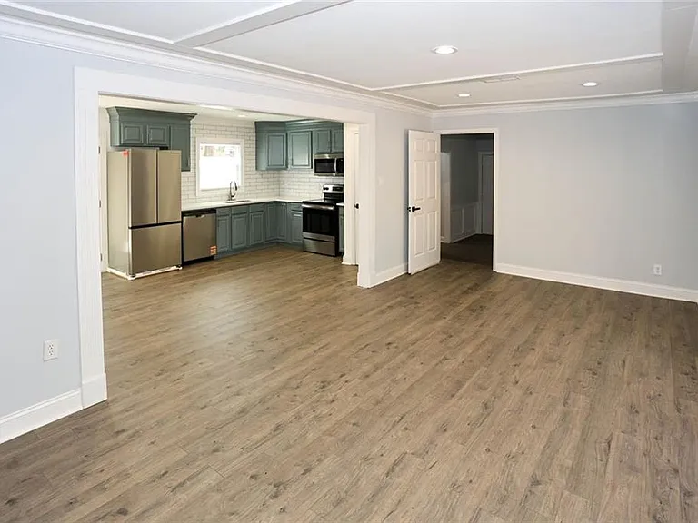 1508 Peachcrest Rd — Photo 3
