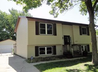 1208 5th Pl N, Clear Lake, IA 50428