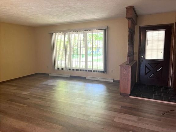 3rd image of 5439 Lake Shore Dr