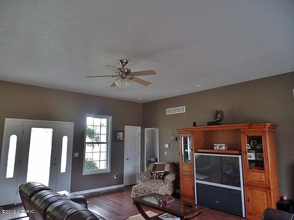3rd image of 20585 Ross Pkwy