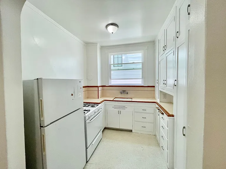 3255 Broderick St #4 — Photo 12