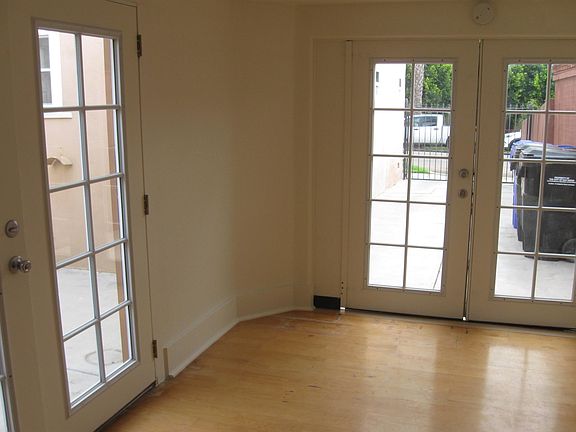 2nd image of 4414 McClintock St