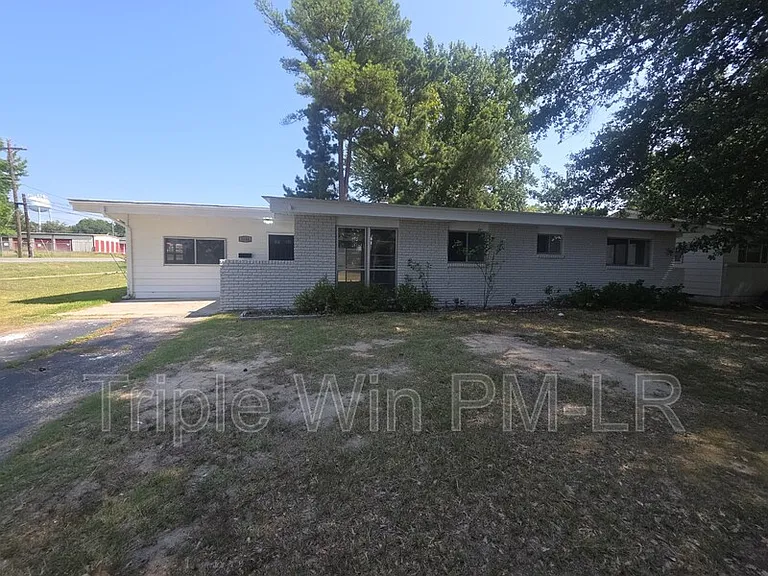 1516 Gregory St — Photo 1