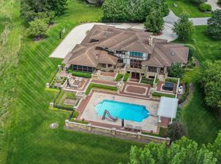 39W973 Crosscreek Ln, St Charles, IL 60175