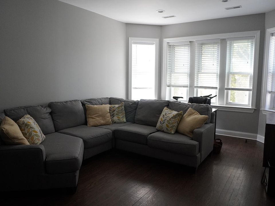 2nd image of 4943 S Komensky Ave #2