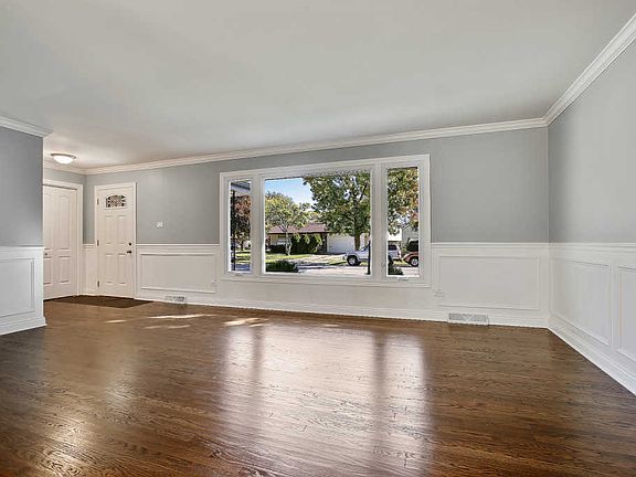 3rd image of 16932 Kimbark Ave