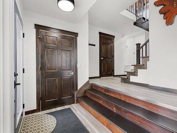 4th image of 109 13th Ave NE