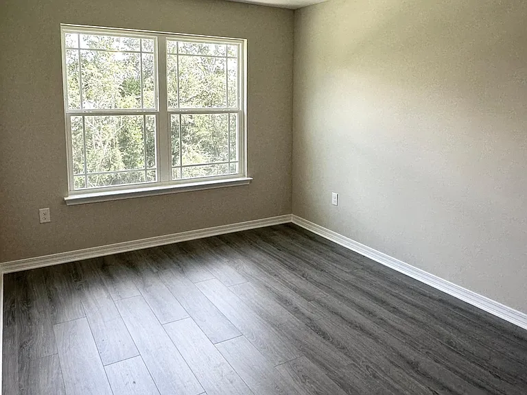 804 Carlton St — Photo 10
