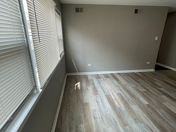 2nd image of 15006 Dorchester Ave APT 1W