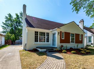 10425 Elgin Ave, Huntington Woods, MI 48070