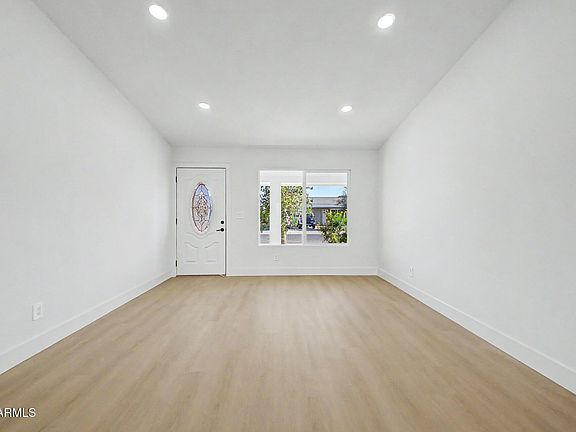 5th image of 10826 W Montecito Avenue