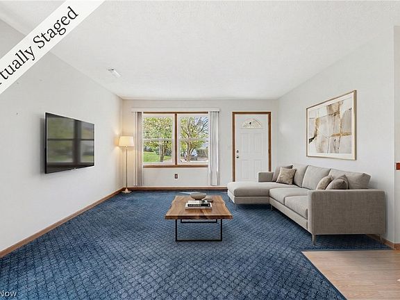 4th image of 305 Holly Pl