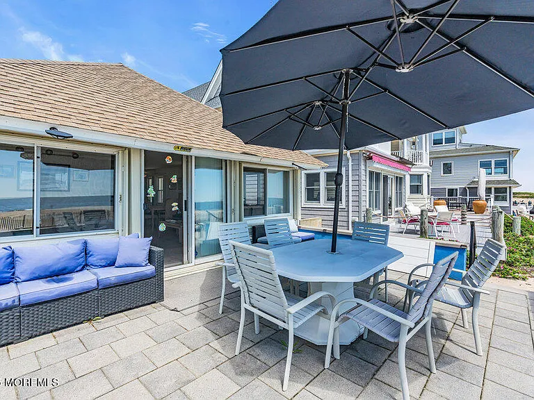 115 Beachfront — Photo 3